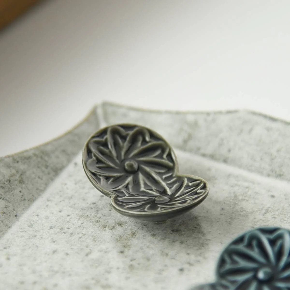 Botanical Motif Chopstick Rest — Olive - Image 4