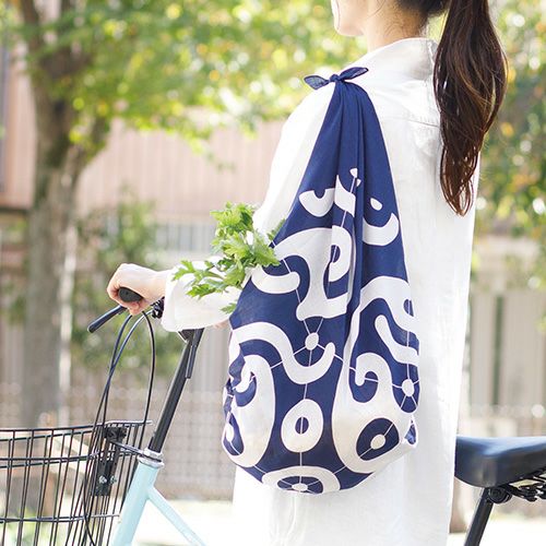 Furoshiki 100 – Karakusa in Navy - Image 3