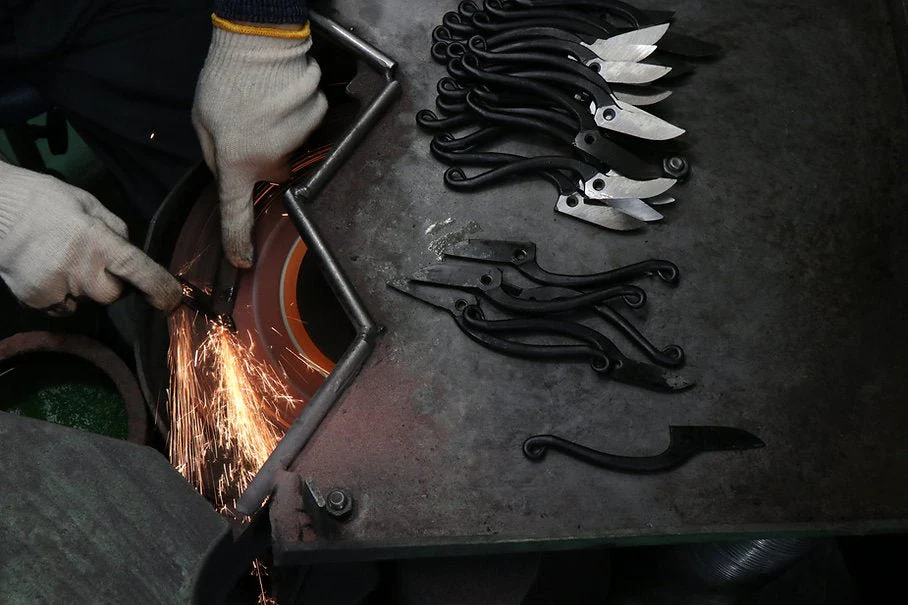 Hidehisa Carbon Steel Ikebana Shears — T-9 - Image 10