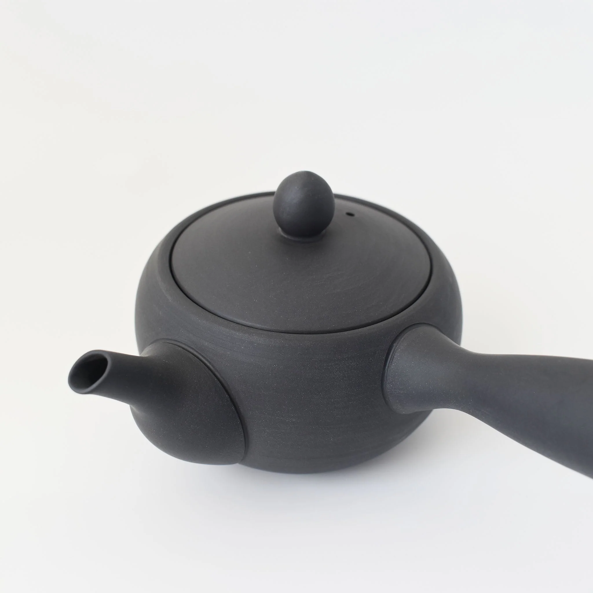 Nankei Apricot Kyusu Teapot — Black Clay 320ml - Image 4