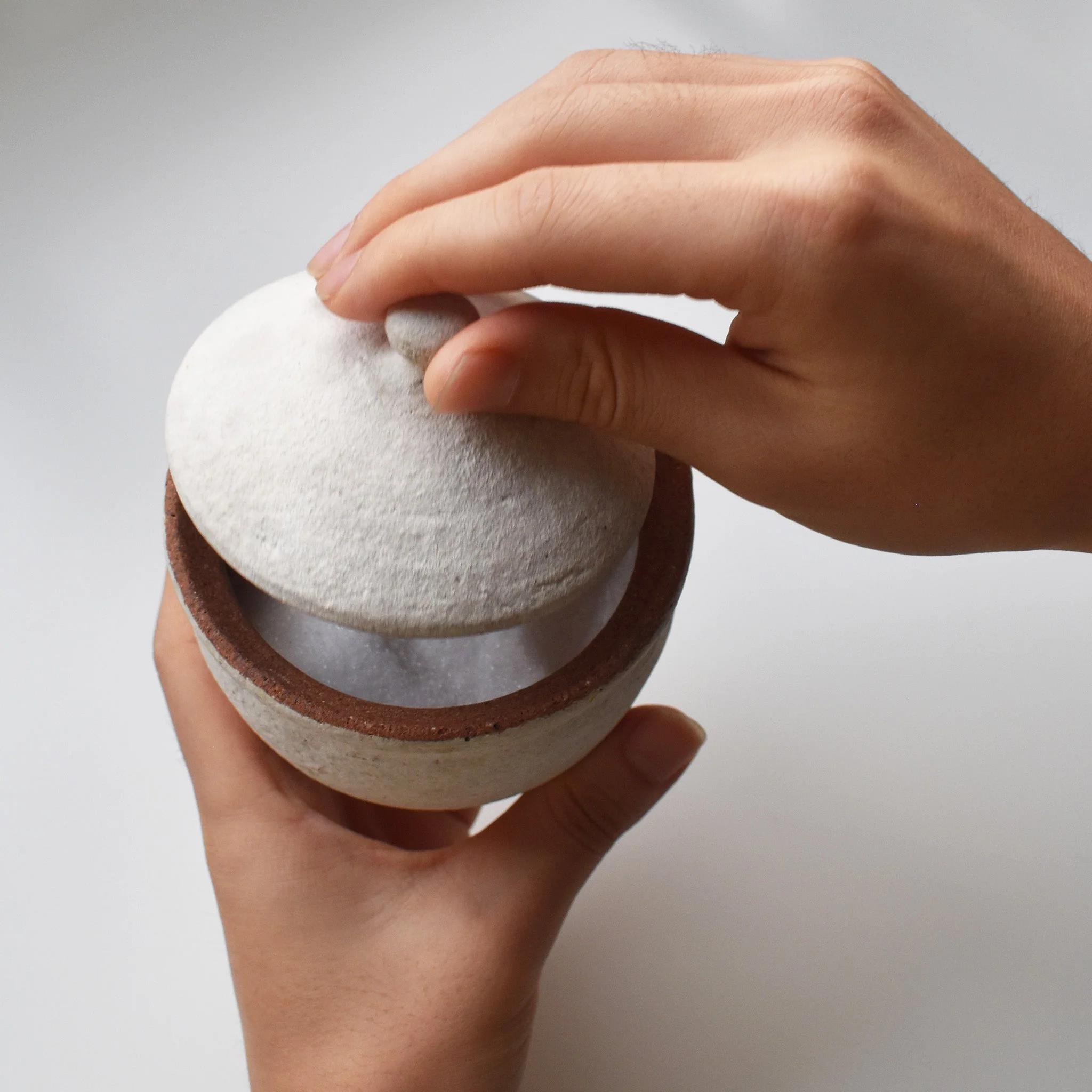 Shigaraki Salt Pot (L) - Image 5