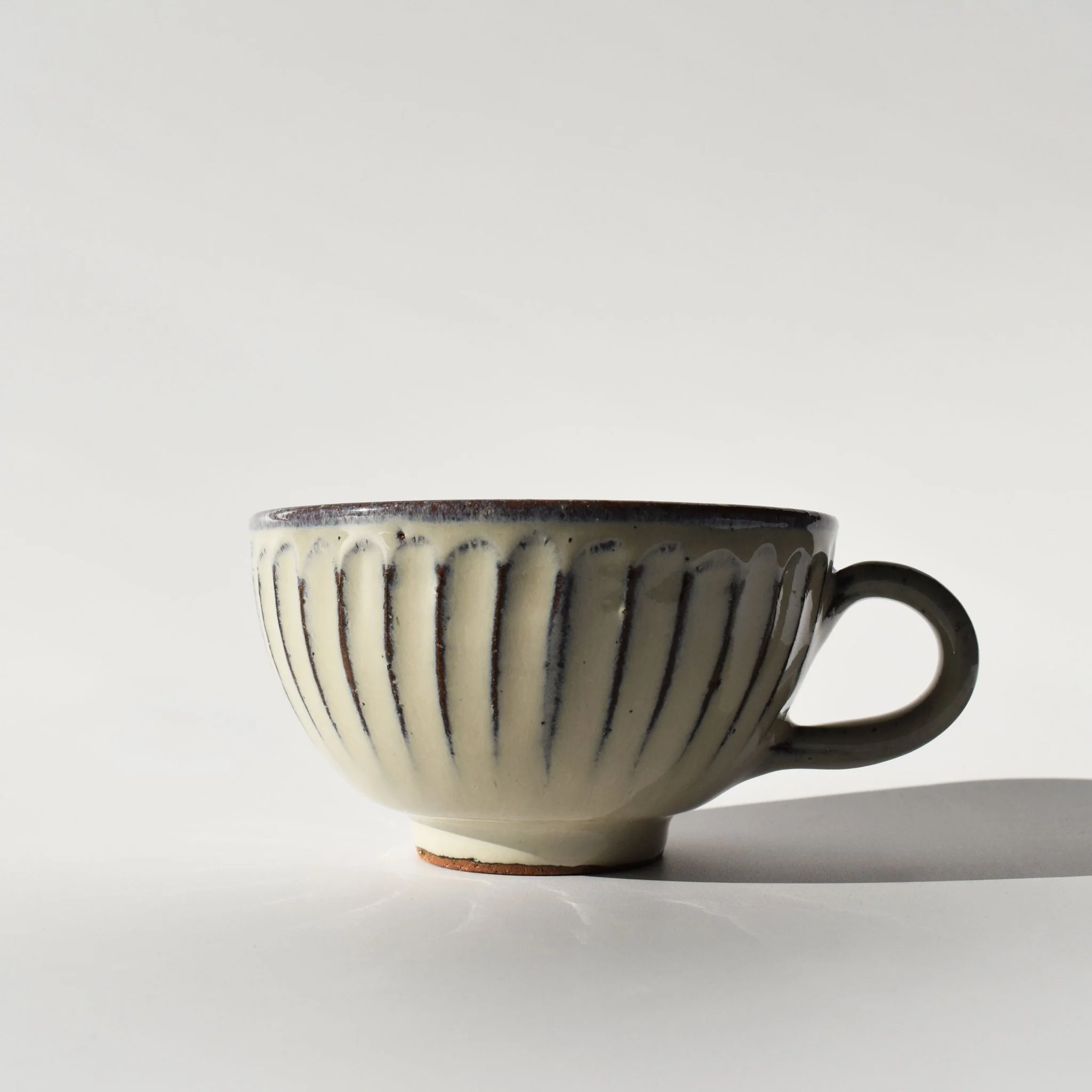Shigaraki Shiro-yu White Glaze Carved Latte Soup Mug - Image 3